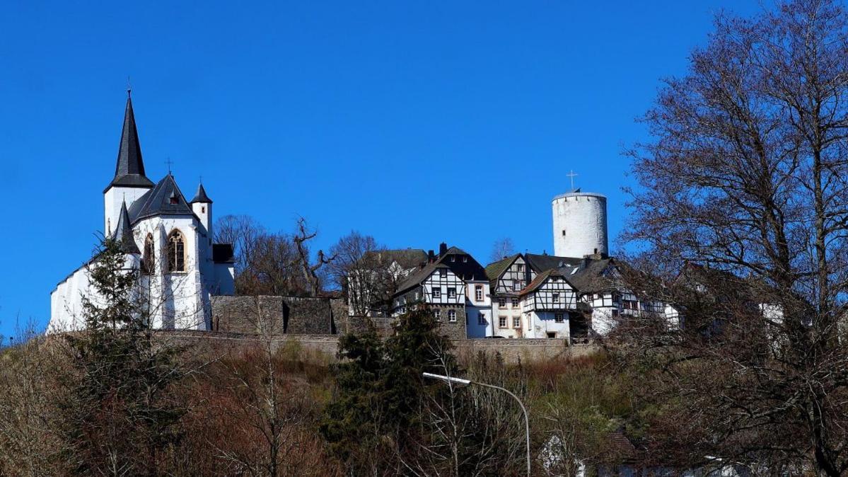 Ferienhaus Hescheld With Private Jacuzzi Hellenthal Exterior foto
